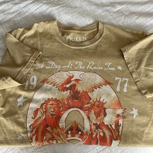 Urban Outfitters | Queen T-shirt | M